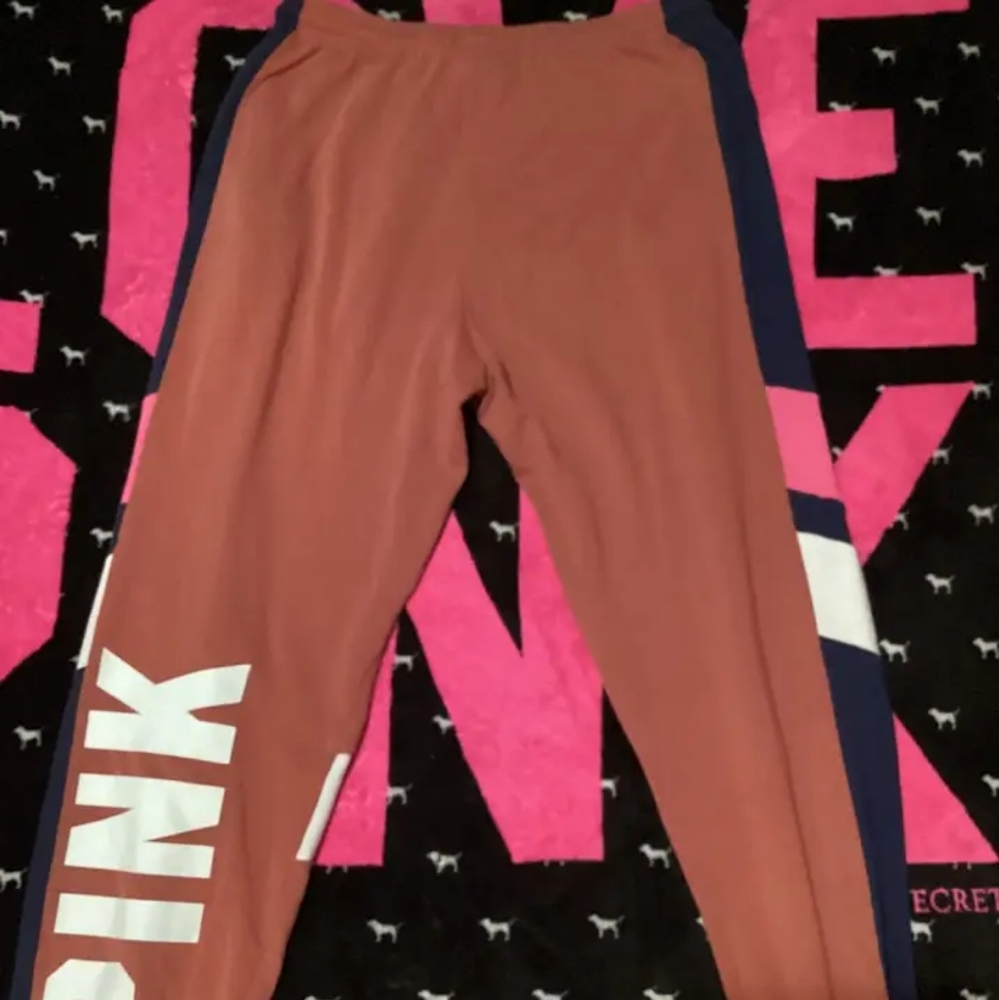 GUC VS PINK SWEATS (M)